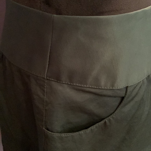 Sexy green with lace bottom lining size 4 skirt from Fossil. Great look! - Picture 3 of 11